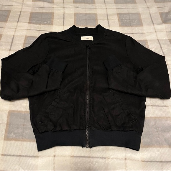 ✨SOLD✨Aritzia TNA Light Bomber Jacket Size Small - Picture 1 of 9